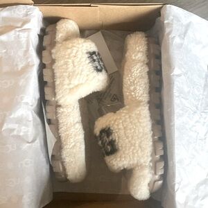 NEW IN BOX Ugg Women's Cozetta Curly Graphic Slides Slippers 7